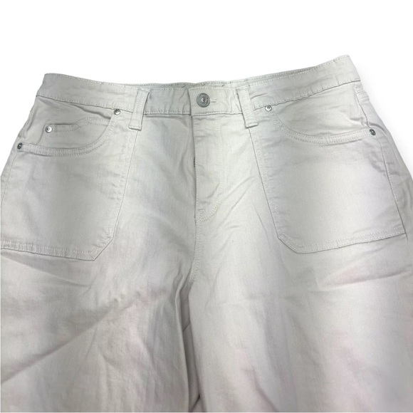 Gloria Vanderbilt All Around Slimming Effect Bermuda Jean Shorts Size 16 White - Picture 3 of 9